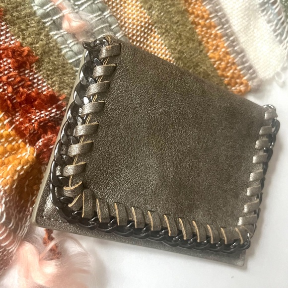 🍭3/$10 silver metallic woven details wallet - Picture 4 of 12